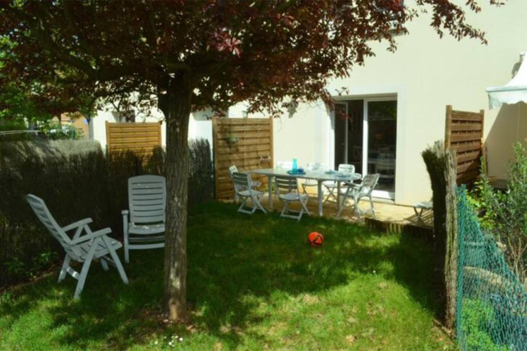 Holiday home Maison St Eloi By Izili *futuroscope*jardin*
